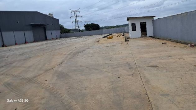 Yopougon  avant le péage ,pk26 location entrepôt sur 1ha  