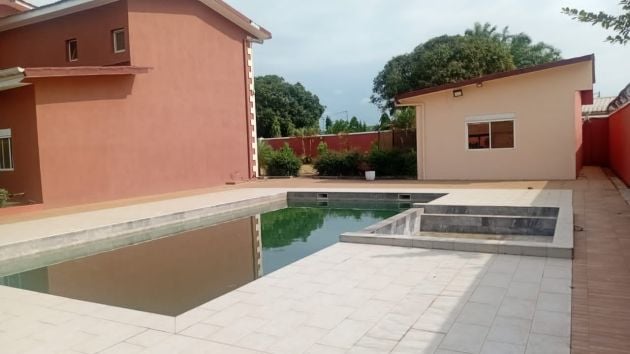 A louer Villa duplex T7 avec piscine 