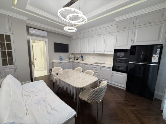 Just renovated 2 BDR apartment for rent 