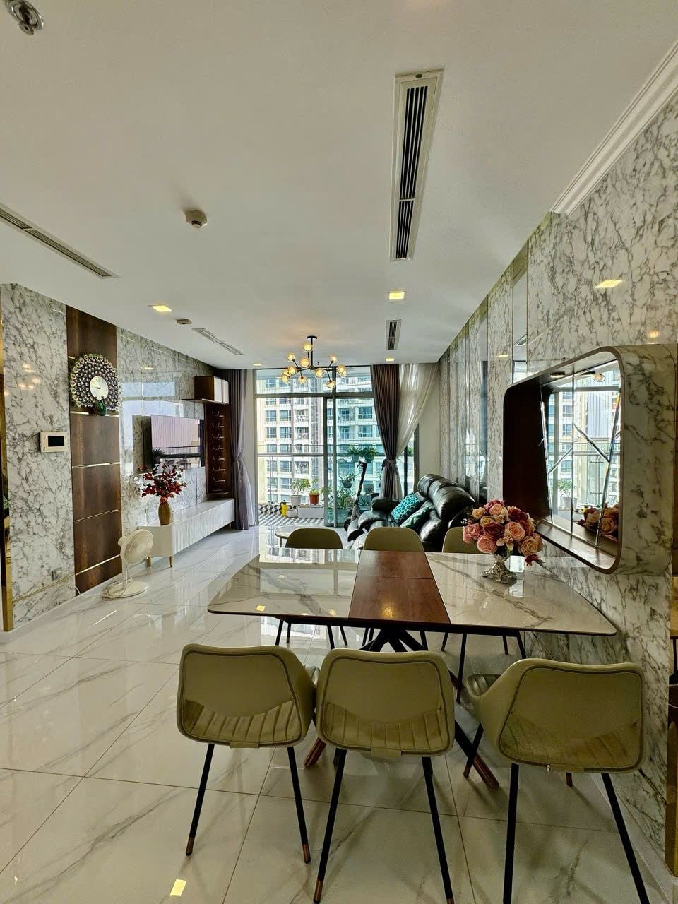 À LOUER – Appartement 3 chambres au 37e étage – Vinhomes Central Park, HCMC