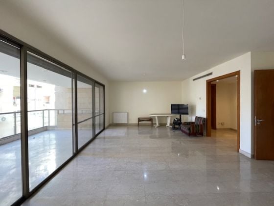 Unfurnished flat to rent in Achrafieh Sassine