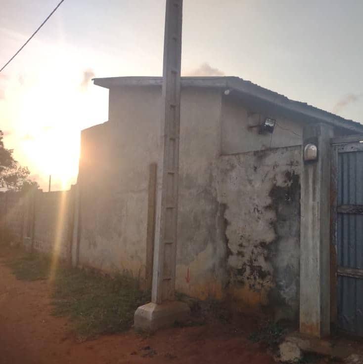 Maison en 2ième position du goudron à vendre à Ouidah au niveau du commissariat