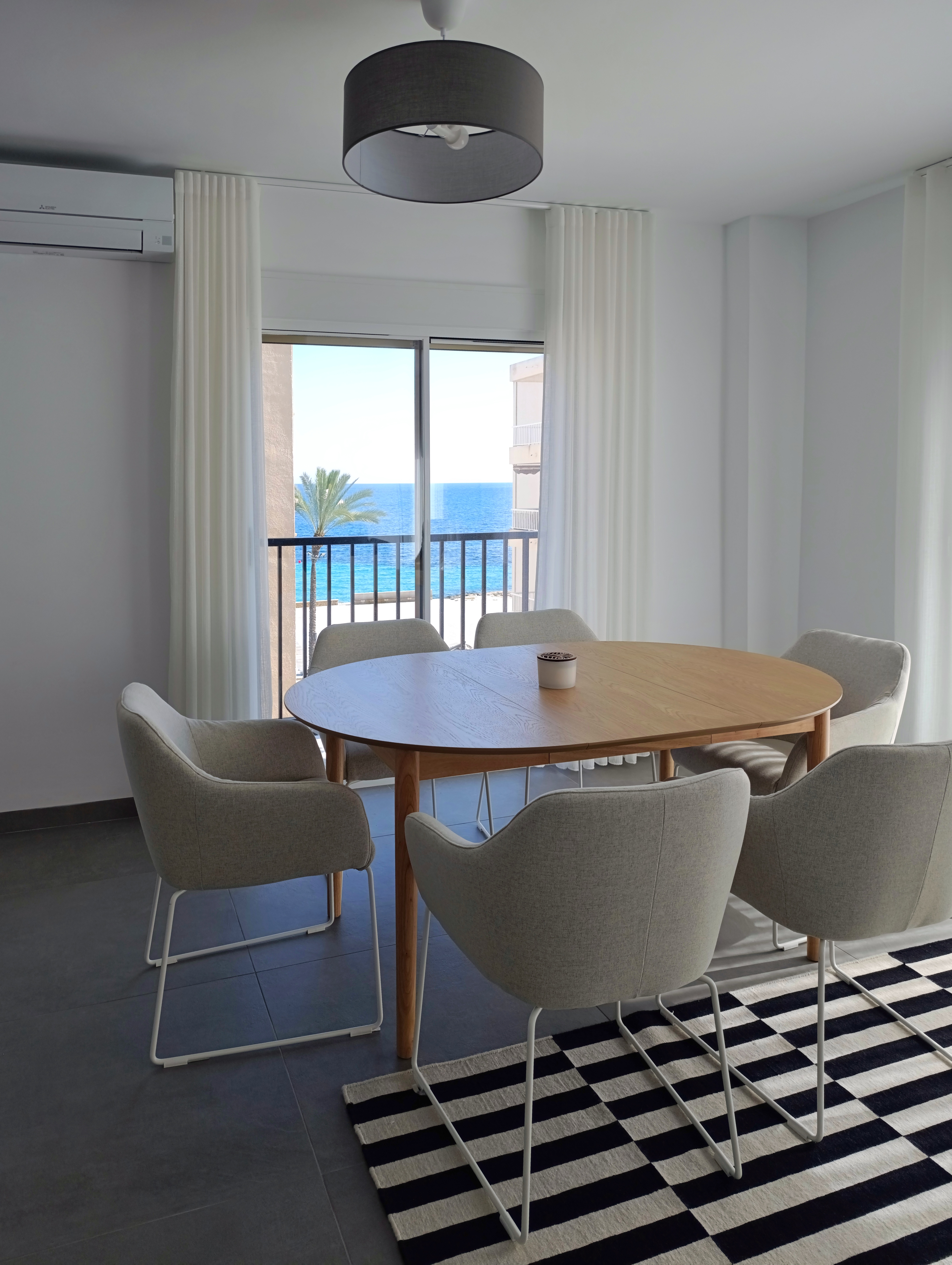 Appartement moderne avec vue sur la mer dans le centre de Moraira – Location longue durée