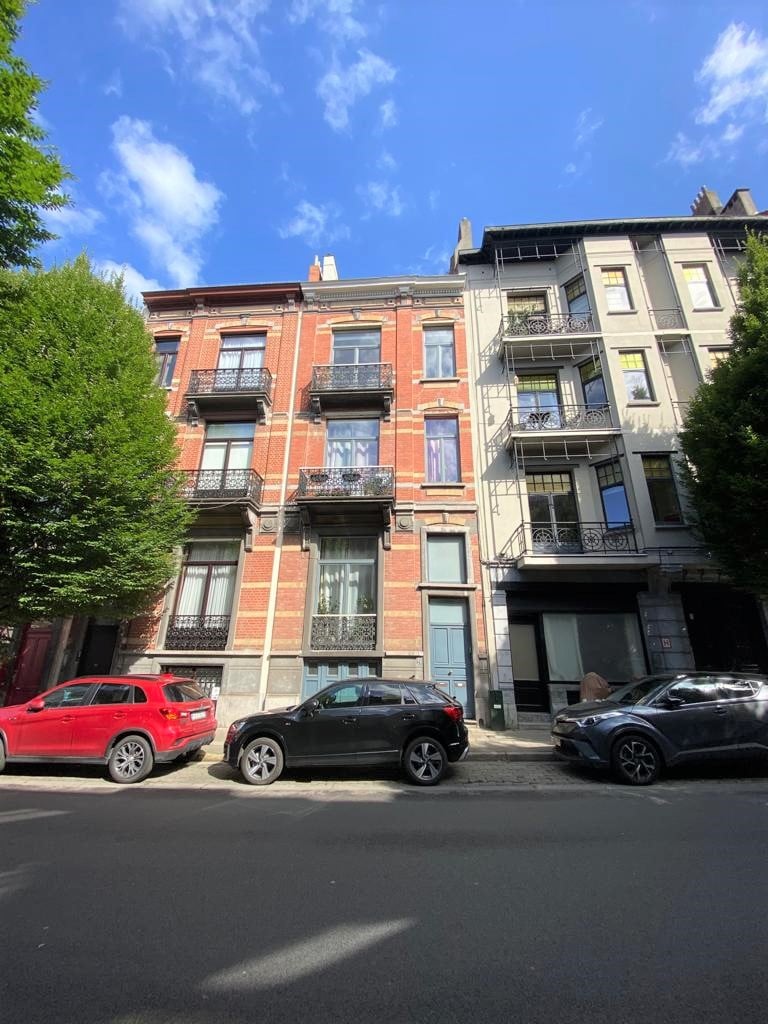 SCHUMAN, QUARTIERE UE: Lussuoso triplex con 2 camere da letto di 160 mq