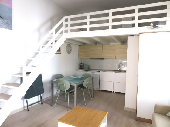 MONOLOCALE fronte mare, con terrazza coperta e soppalco