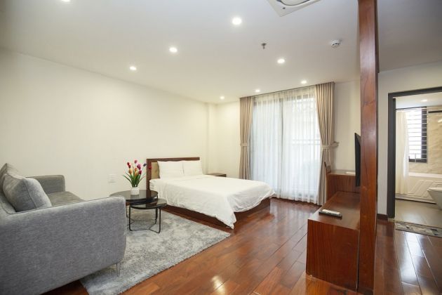 Nice studio apartment with balcony in Dao Tan street, Ba Dinh district for ...