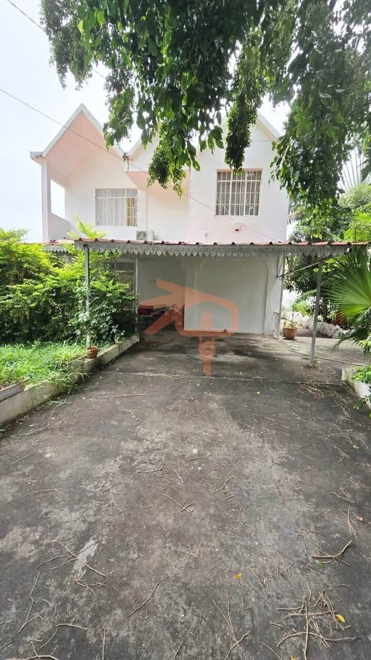 Spacious 3 bedroom house for rent – Tamarin