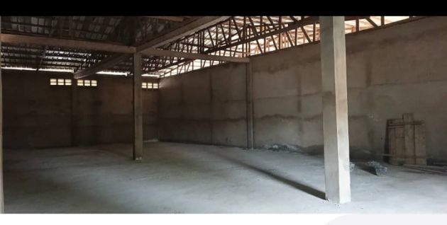 Magnifique entrepôt a louer a youpwe Bonapriso 