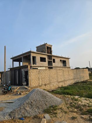 Bassam Villa Duplex 7 rooms unfinished not far from the lagoon 