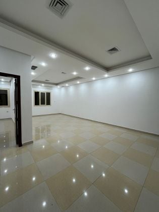 Apartment for rent in Rumaithiya Three rooms, including a master bedroom