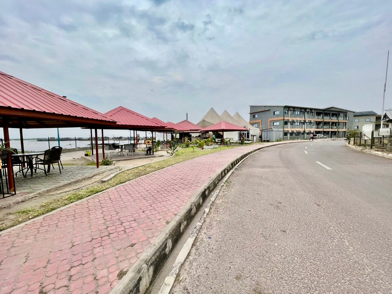 IN VENDITA: SUBLIME APPARTAMENTO LUMINOSO A KINSHASA - LIMETE, UN CONTESTO DI VITA ECCEZIONALE 