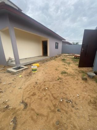 Sale of a low-rise 5-room villa in Bassam, new construction 