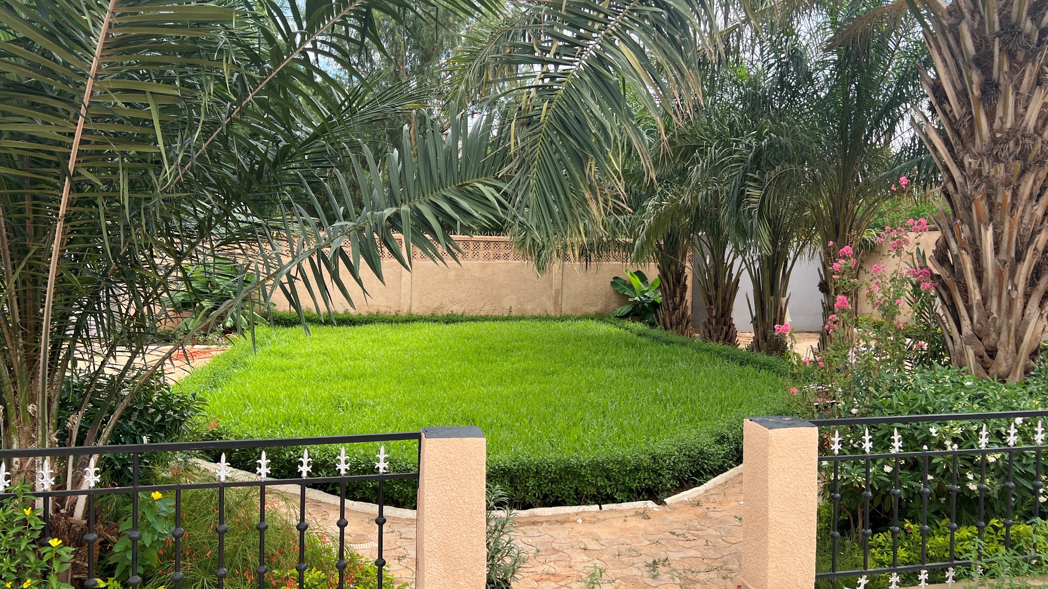 Villa for rent in Niamey – Spacious, 1000 m² of land