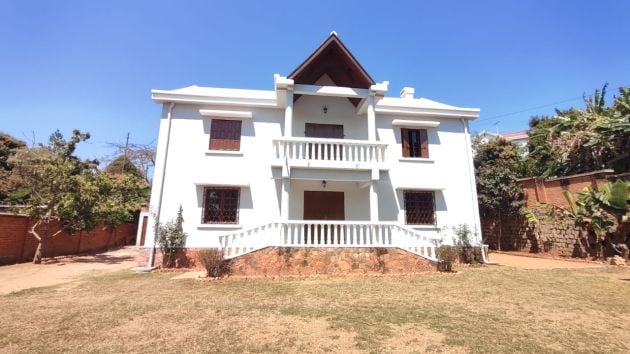 Alquilar una villa de dos plantas 