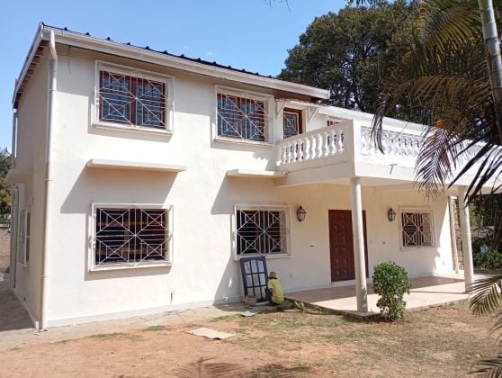 Alquilar una villa de dos plantas 