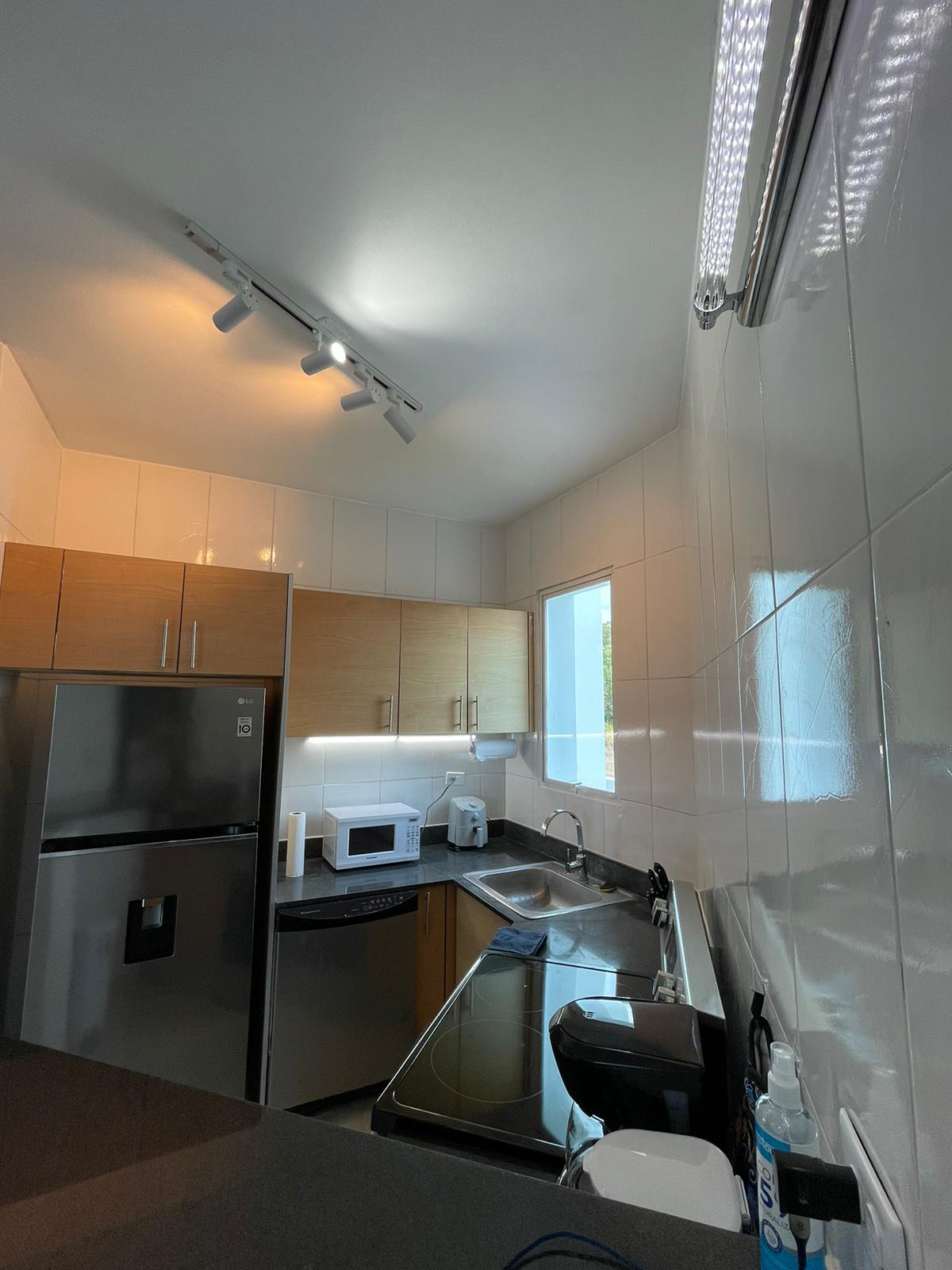 LIVE LIKE A KING ON THE BEACH     