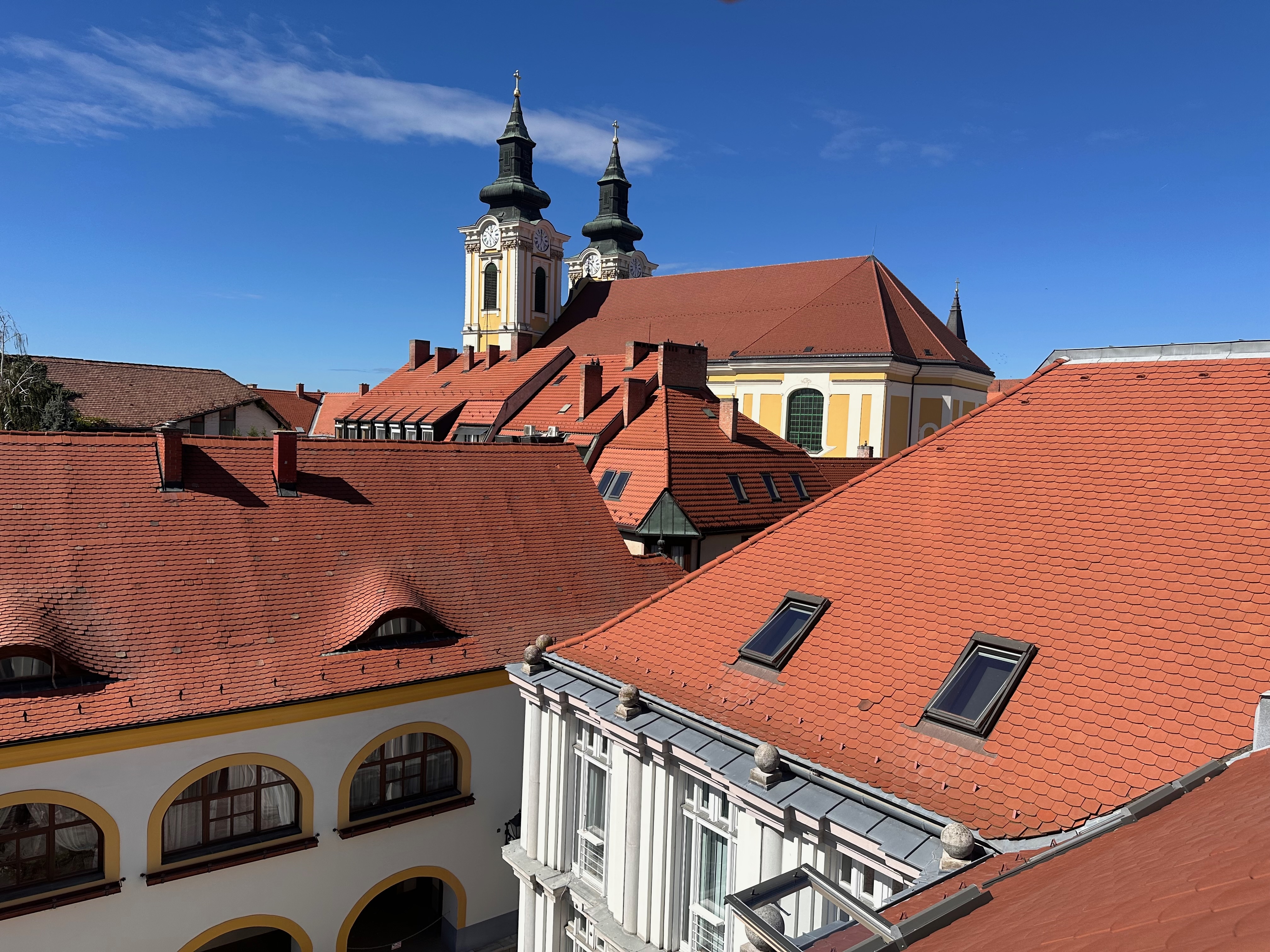 Cerca de Budapest, en el centro histórico de Székesfehérvár, apartamento recién renovado de 143 m²  