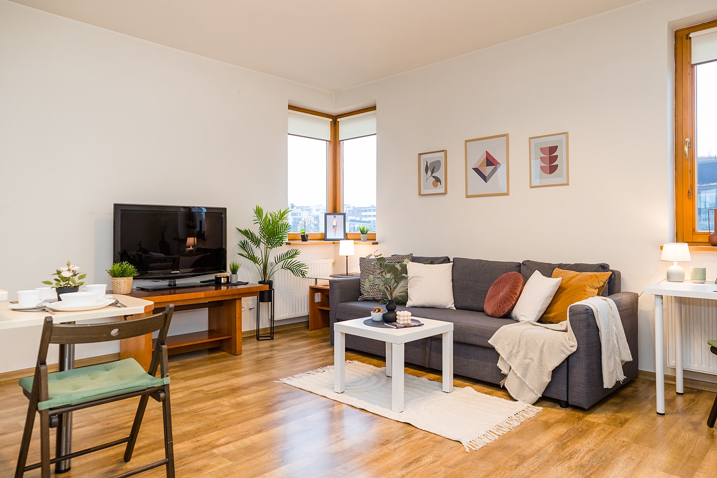 A large studio apartment with a balcony located in Wola , ul. Piaskowa 4