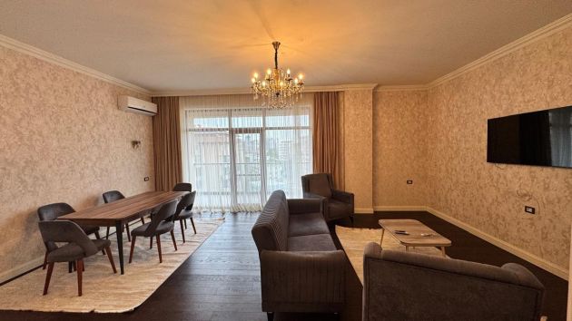 Excellently renovated apartment for rent in a premium building