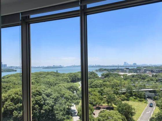 4 rooms apt with open and nice Jinji lake veiw next to Suzhou Center mall