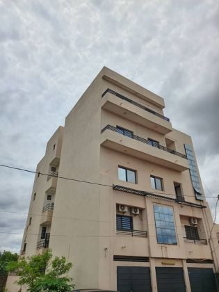 Appartement de 2 chambres non meublé avec groupe ...