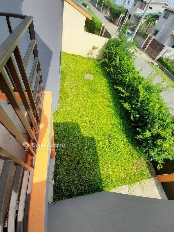 Vente d'une villa duplex de 5 pièces à COCODY Riviera faya Nouveau goudron 