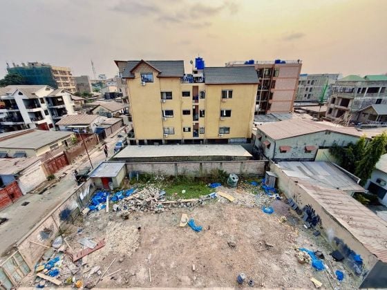 VENTE TERRAIN DE 8 m sur 25 AVEC ANNEXE À LINGWALA