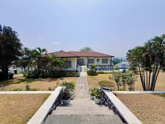 LOCATION SOMPTUEUSE VILLA D'EPOQUE AVEC UNE VUE PANORAMIQUE À MA ...