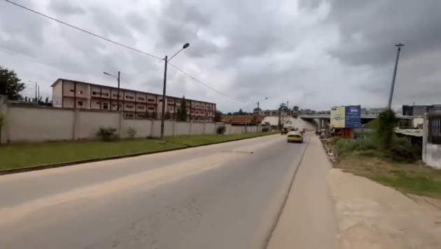 Ai margini della strada, 5000 m2 di terreno sulla Riviera Palmeraie Cocody ...