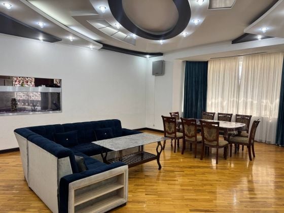 Large 3 bedrooms and 2 bathrooms apartment of 180 m2 next to "Grand Mir" ...