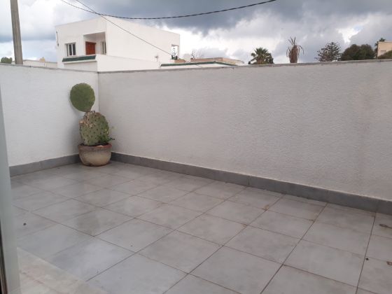 A louer a la marsa petit duplex meublé avec terrasse