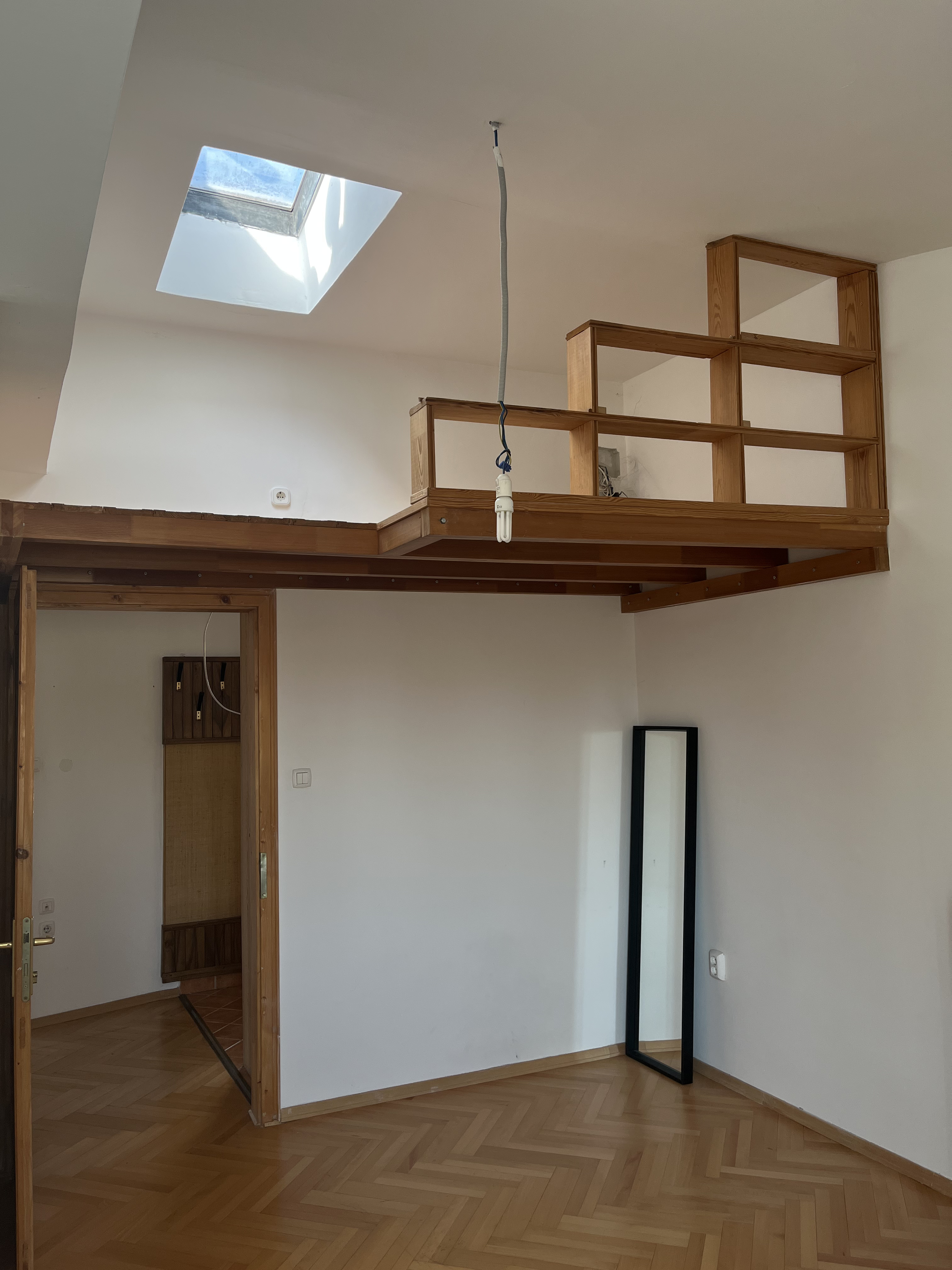 Spacious 4-Room Apartment for Rent in Buda