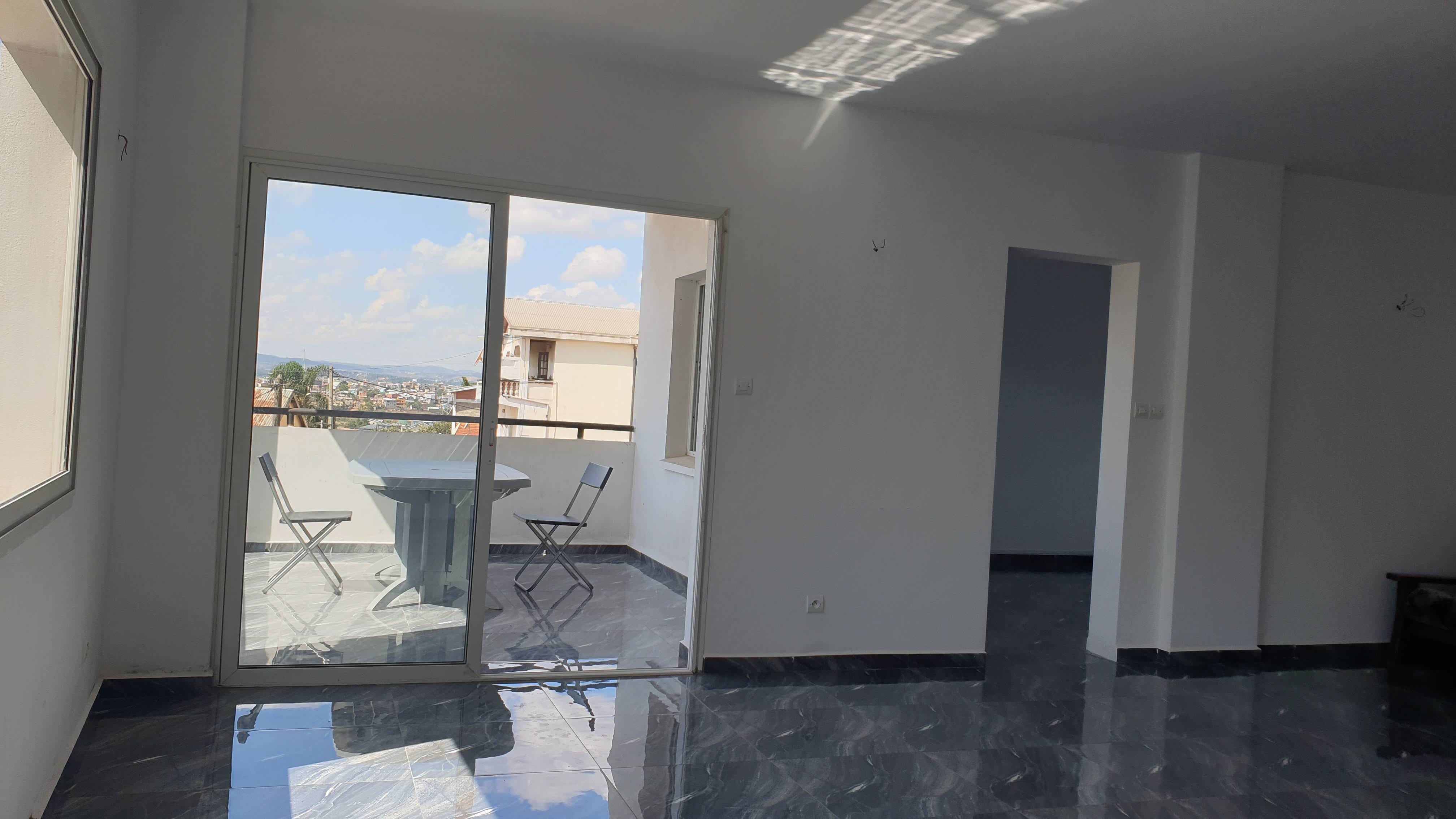 Local Commercial Bureaux à Louer Ankadikely Ilafy