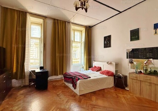 Spacious Downtown Apartment with 3 Gallery Bedrooms + big living room – Budapest 5th District