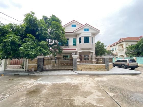 Detached House for Rent in Borey Chamkamorn Residence