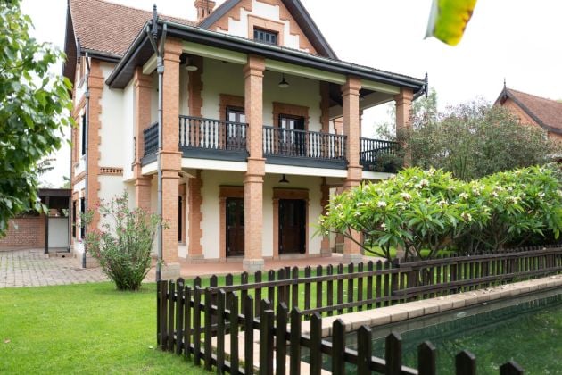 ANKORONDRANO - FRENTE AL AGUA DE TANA - GRAN VILLA T7 CON GRAN ...