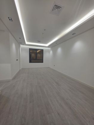 For rent in Salmiya, a 3-bedroom apartment with super deluxe finishing.