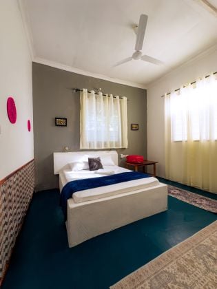 Beachside Comfort at Jambiani Lodge – Breakfast Included