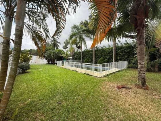 Cocody Riviera golf beverly hills vente villa base sur 1880m2