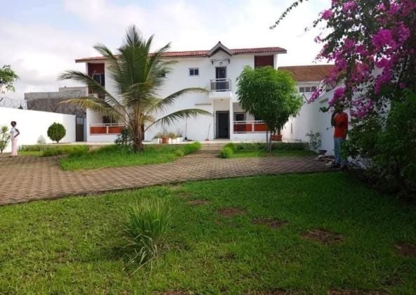 2 Duplexes Attached 3 rooms each in Bassam Mockeyville possibility of ...