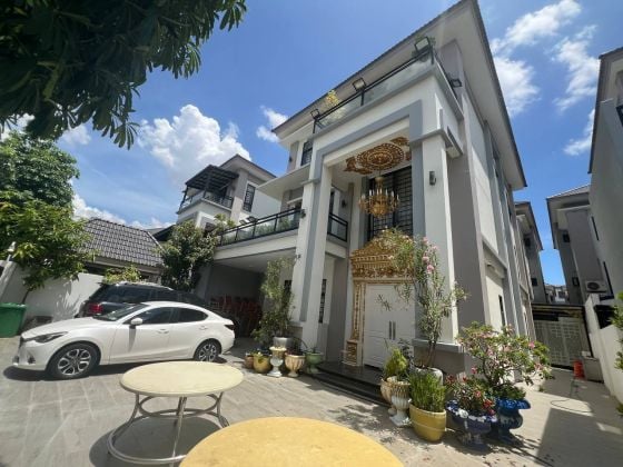 Queen Villa for Rent in Borey Rith 598