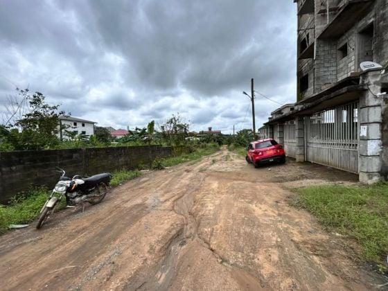 1025 m2 disponible à yassa derrière blessing 