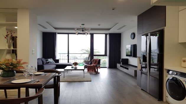 High – end, elegant three bedroom apartment with balcony in Trinh ...