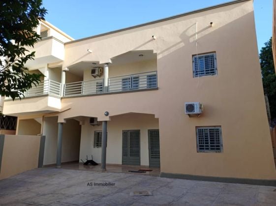 Bâtiment à vendre à magnambougou faso kanu 