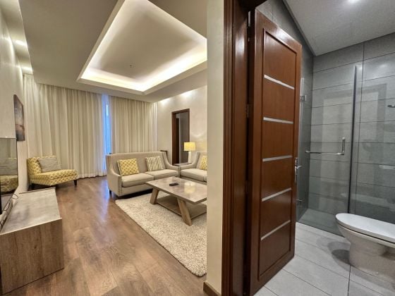 Luxurious three bedroom apartment to let in salmiya