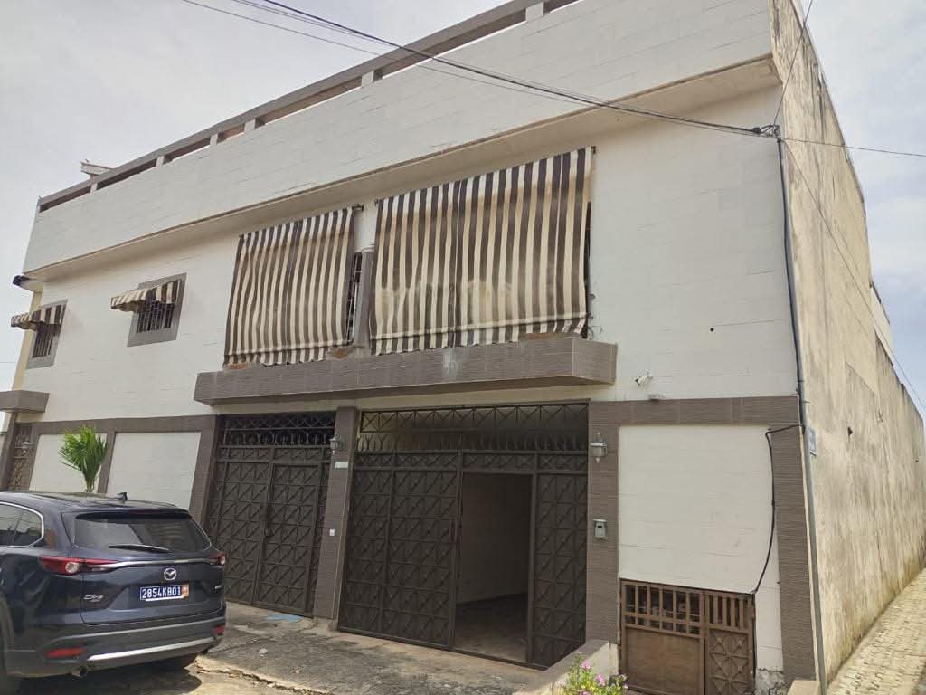 Rental income opportunity or housing (1) 6 rooms + (1) Studio with swimming pool + (2) 2 rooms + (1) 3 rooms in Bassam Cité Rosier