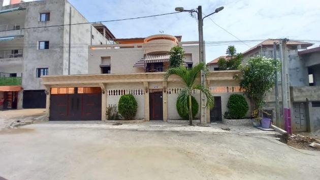 EN VENTE  A LA RIVIERA ABATTA UNE VILLA MODERNE 