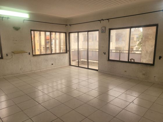 3 chambres salon vide vue sur lac a dédokpo