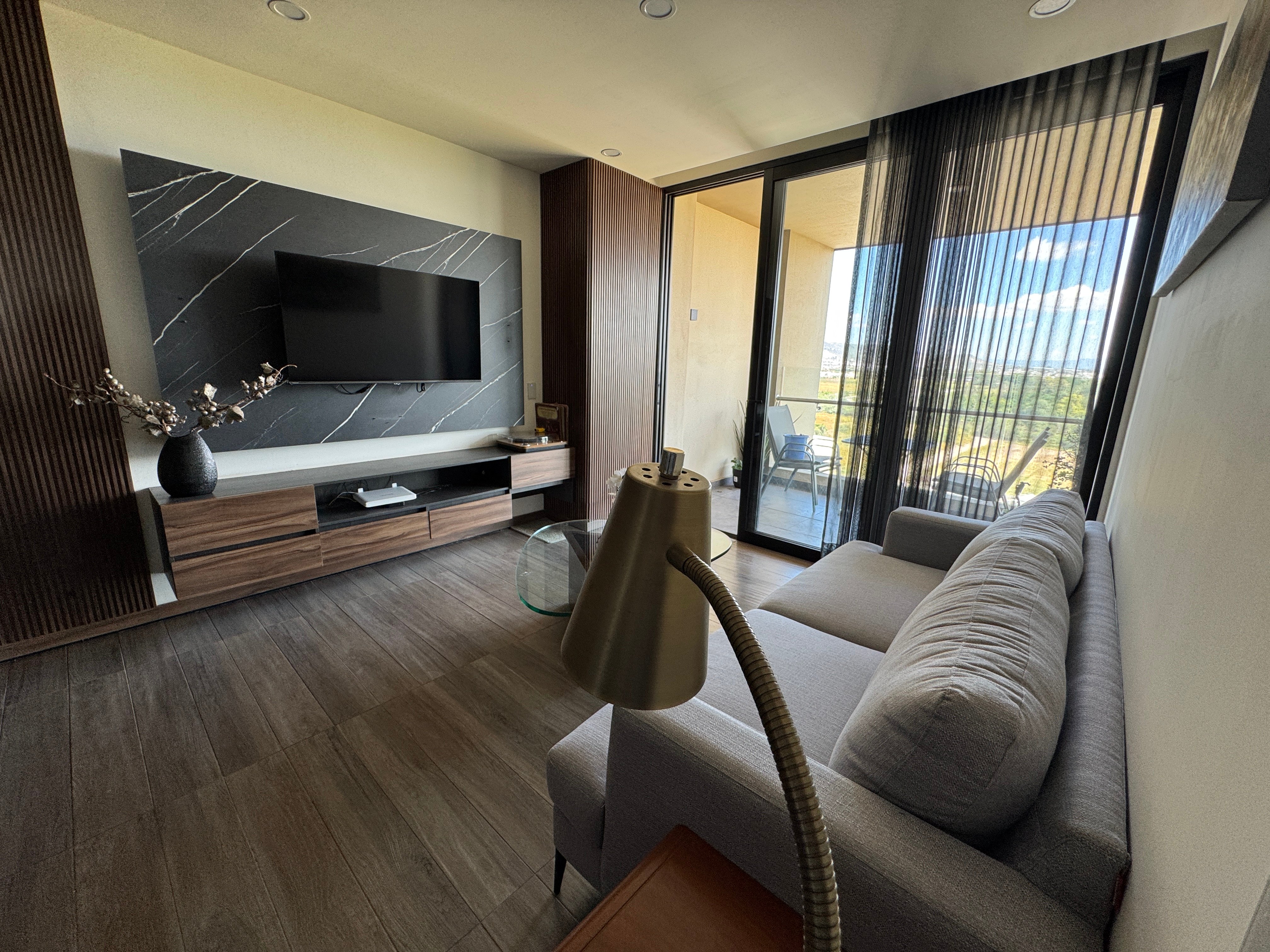 Appartement de luxe avec 2 chambres, piscine, salle de sport sur 3 étages, jacuzzi et court de paddle-tennis