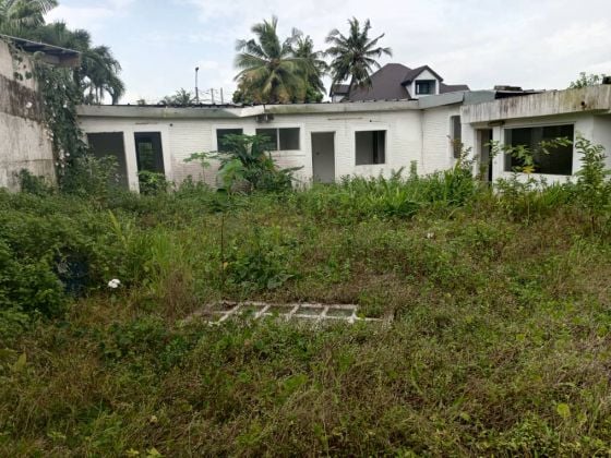 Sale of a dilapidated 6-room low-rise villa in Cocody 2 Plateaux Sainte ...